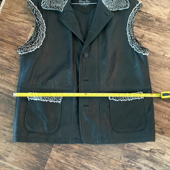 Henig Furs leather vest with shearling collar and trim. NWOT. - Picture 9 of 9